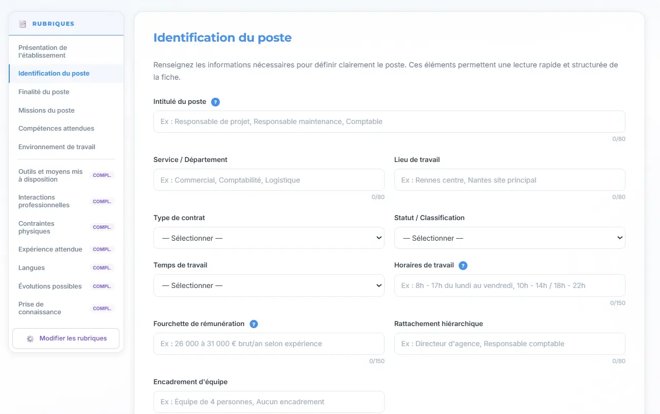 La rubrique « Identification du poste » en cours de saisie : le sommaire des rubriques à gauche, et à droite les champs intitulé, service, lieu, type de contrat, temps de travail et rattachement, chacun avec son exemple et son compteur de caractères.